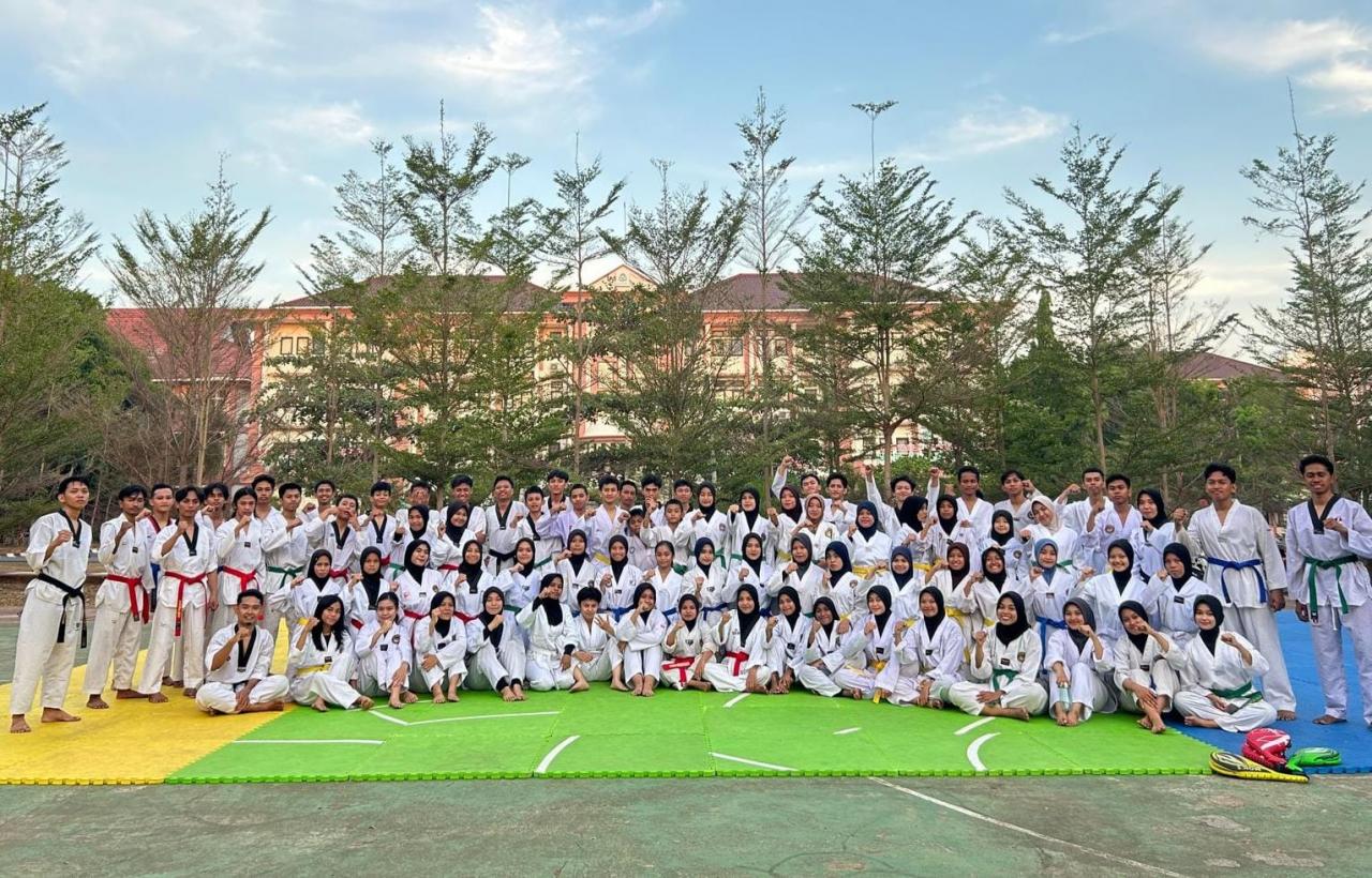 Gambar Perkuat Persaudaraan, UKM Taekwondo UIN Alauddin Gelar Latihan Gabungan dengan Unhas, Unibos, Undipa