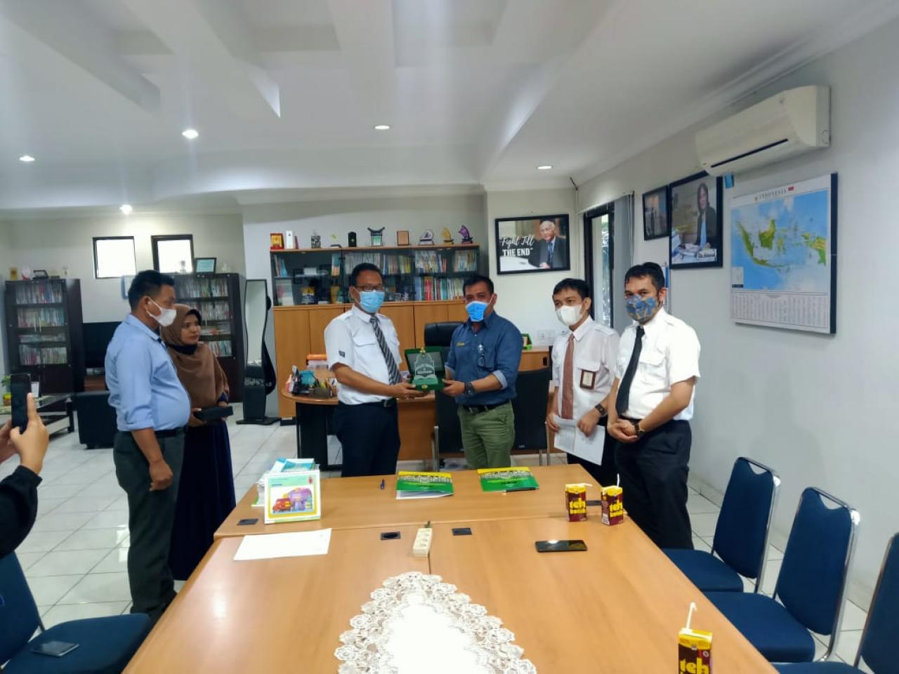 Gambar Perpustakaan FTK UIN Alauddin dan Penerbit Erlangga Teken Perjanjian Kerjasama