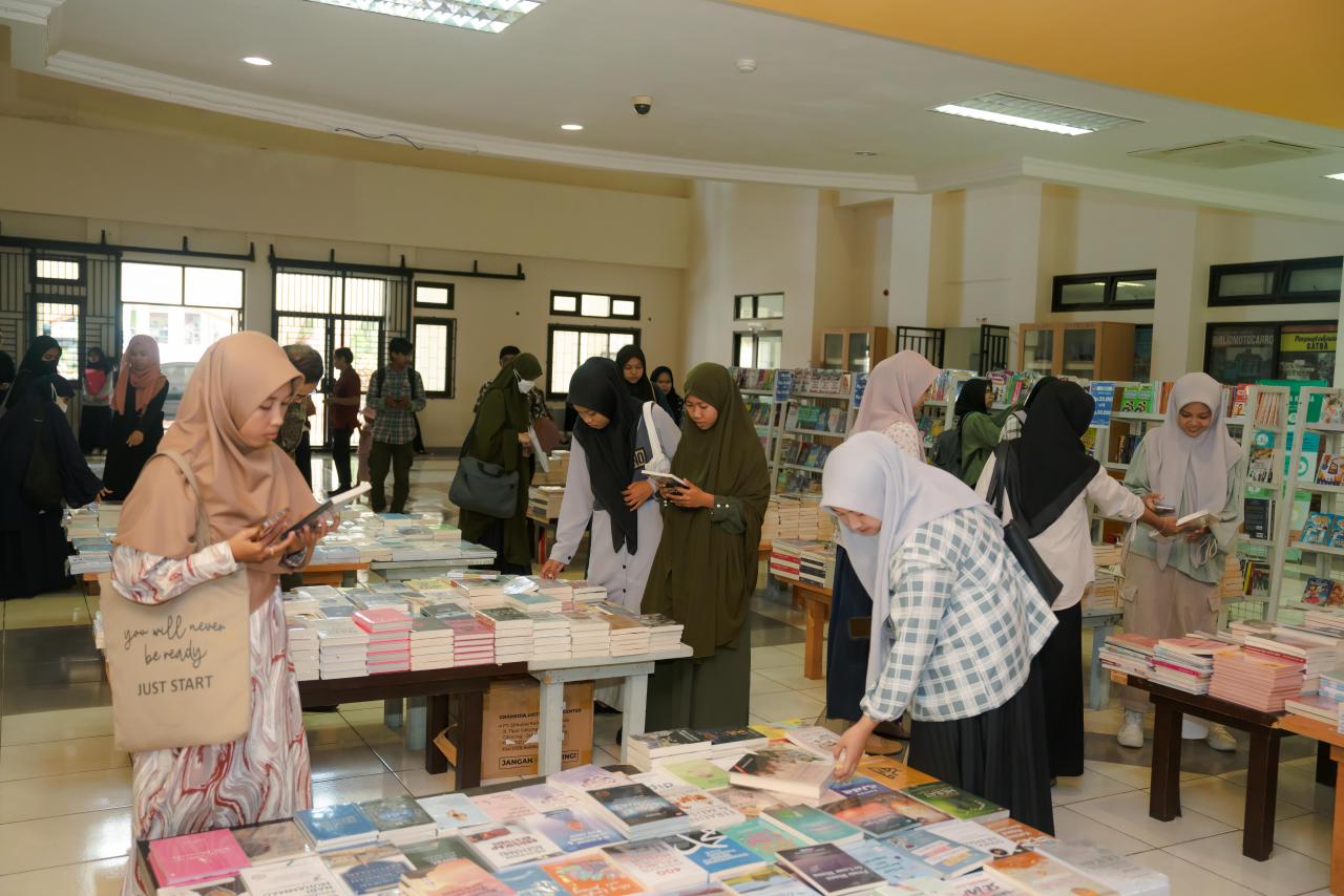 Gambar Perpustakaan Pusat UIN Alauddin Makassar Gandeng Gramedia Adakan Bazar Buku Murah