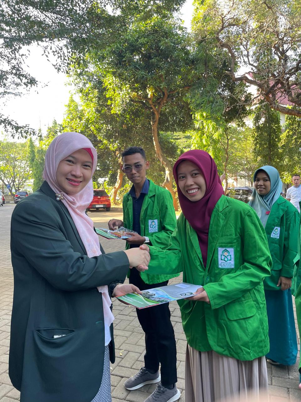 Gambar Pimpinan FKIK UIN Alauddin Berikan Reward Sebagai Apresiasi Kepada Mahasiswa Berprestasi