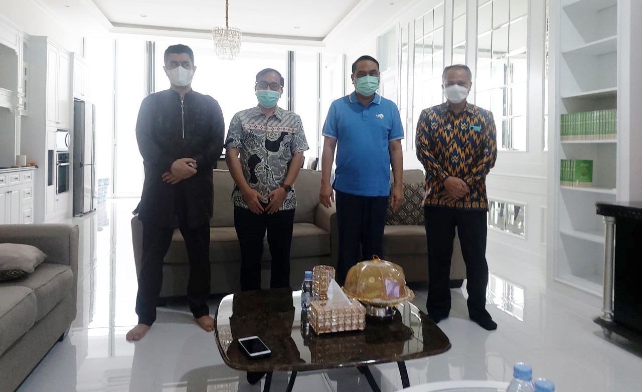 Gambar Pimpinan UIN Alauddin Silaturahim Ke Kediaman Komjend (Purn) Syafruddin