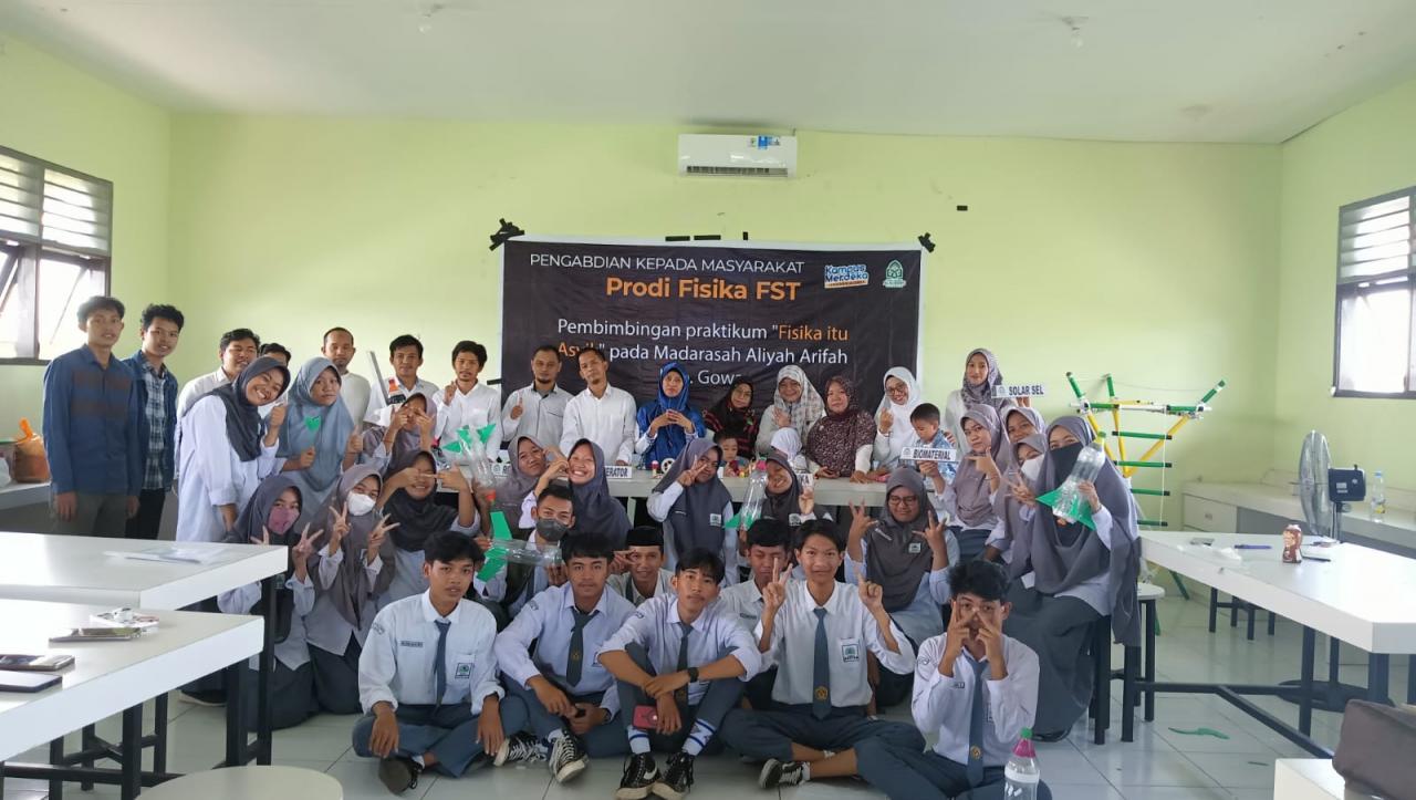 Gambar PKM di Madratsah Aliyah Arifah Gowa, Fisika UIN Alauddin Demonstrasi Ragam Alat