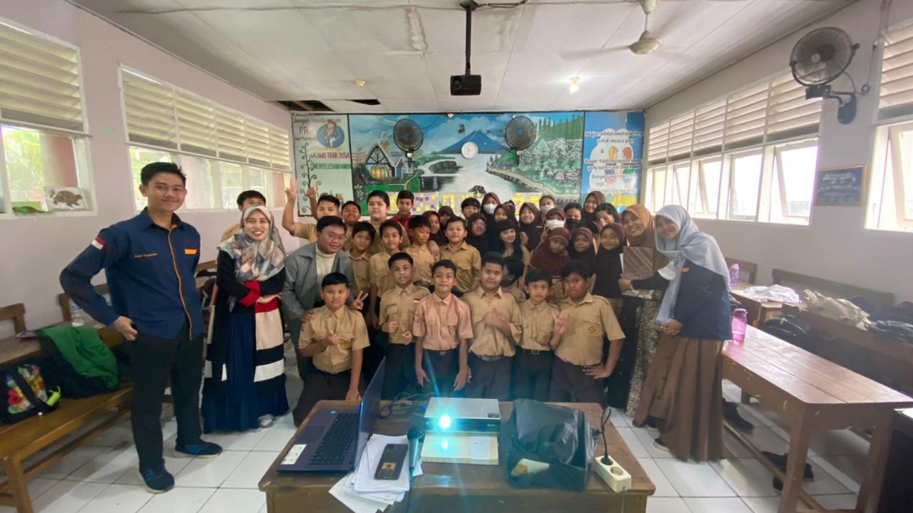 Gambar PKM Kesmas UIN Alauddin di SDN Mangkura I Makassar Realisasi Dua Program