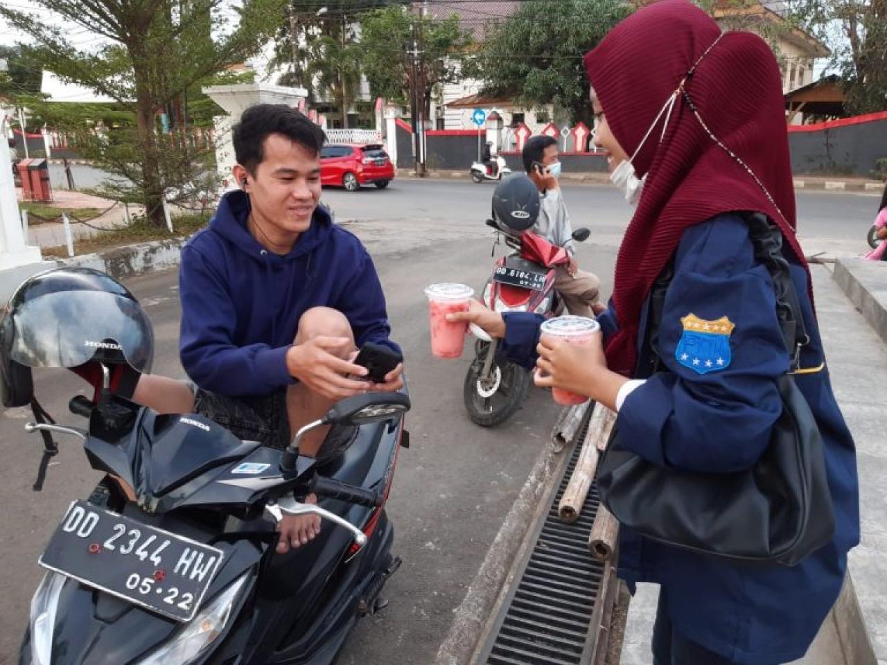 Gambar PMII Komisariat UIN Alauddin Cabang Gowa Berbagi Takjil Bagi Sesama