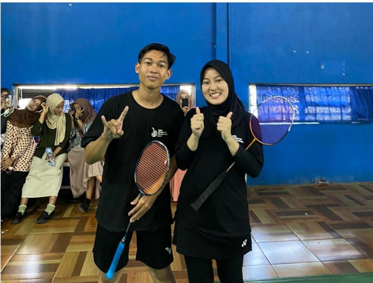 Gambar PORSEDAK UIN Alauddin, Ganda Campuran Bulutangkis Tim Jurnalistik Raih Juara I