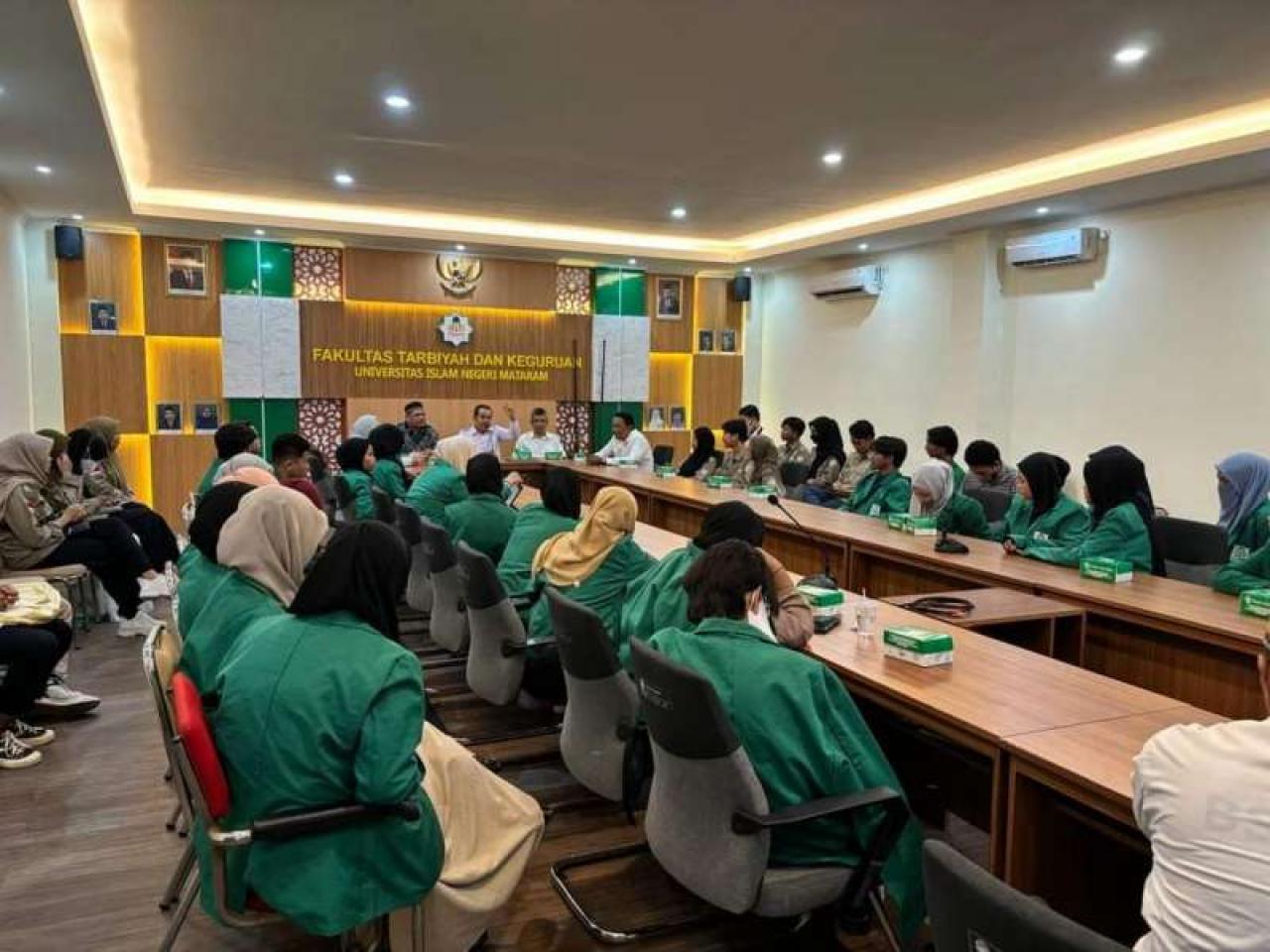 Gambar Praktek English for Tourism, Mahasiswa BSI UIN Alauddin Kunjungi UIN Mataram