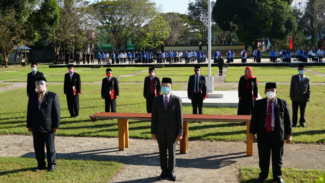Gambar Presiden Jokowi Beri Penghargaan Satyalancana Karya Satya Pada 179 PNS UIN Alauddin