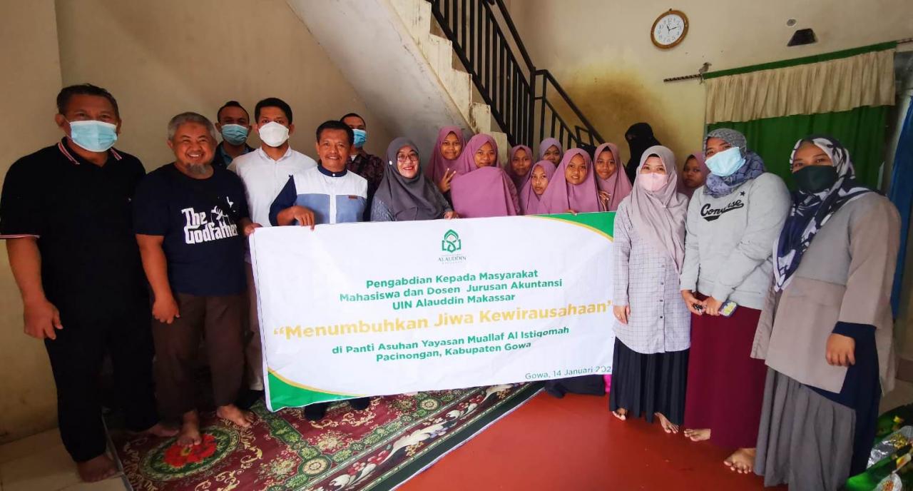 Gambar Prodi Akuntansi UIN Alauddin Beri Santunan Yayasan Muallaf Paccinongan