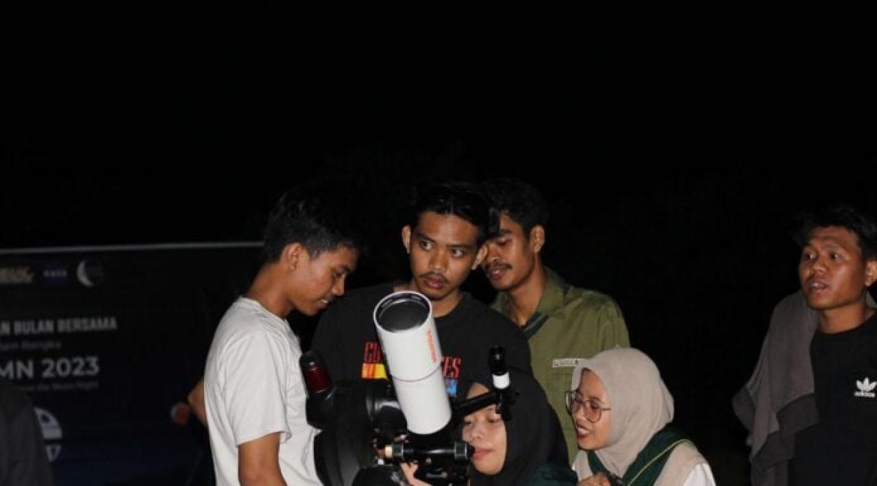 Gambar Prodi Ilmu Falak FSH Gelar pengamatan dan Shalat Gerhana Bulan