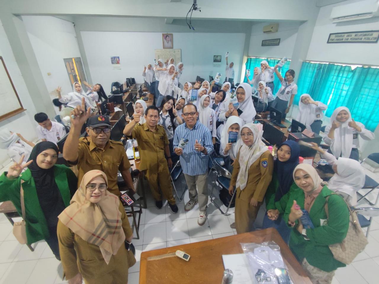 Gambar Prodi Jurnalistik UIN Alauddin Sosialisasi di SMKN 4 Makassar