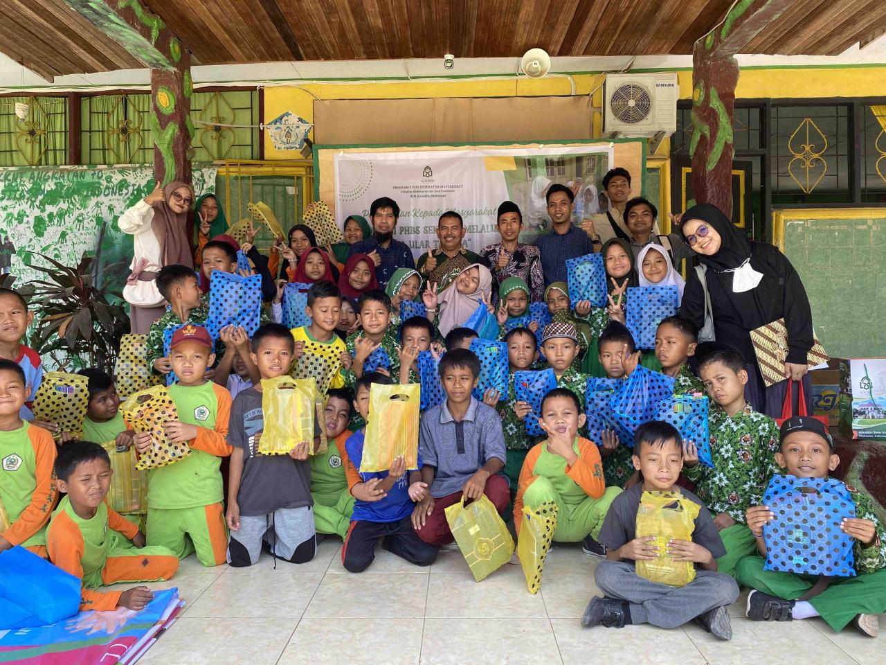 Gambar Prodi Kesehatan Masyarakat UIN Alauddin Makassar Ajak Siswa Madrasah Belajar PHBS Lewat Permainan Ul