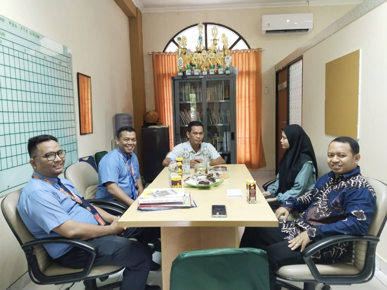 Gambar Prodi PBA UIN Alauddin Sambut Kedatangan Penerbit Buku Erlangga, Bahas MoA