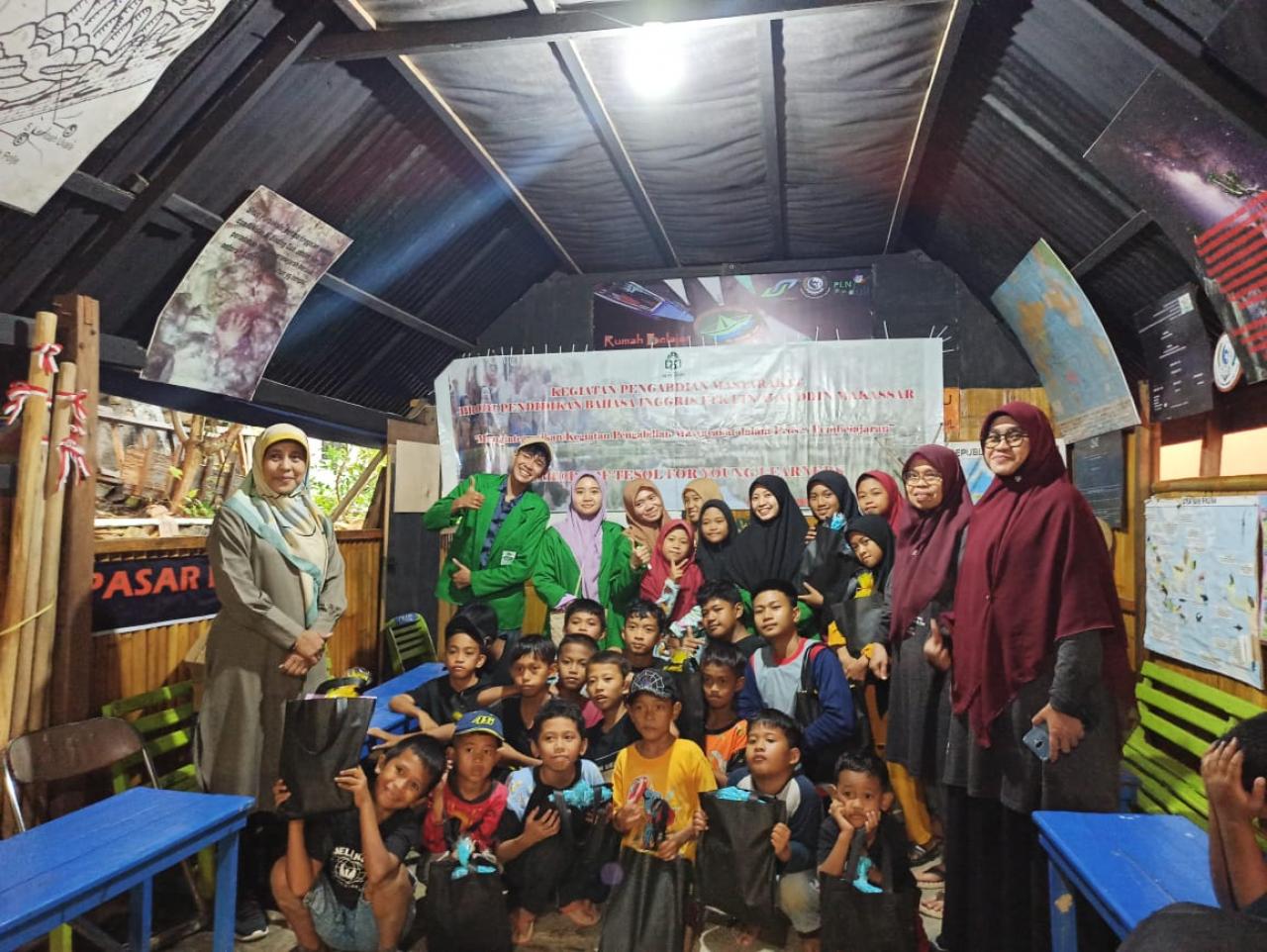 Gambar Prodi PBI UIN Alauddin Adakan Pengabdian Masyarakat di Rammang-rammang Maros