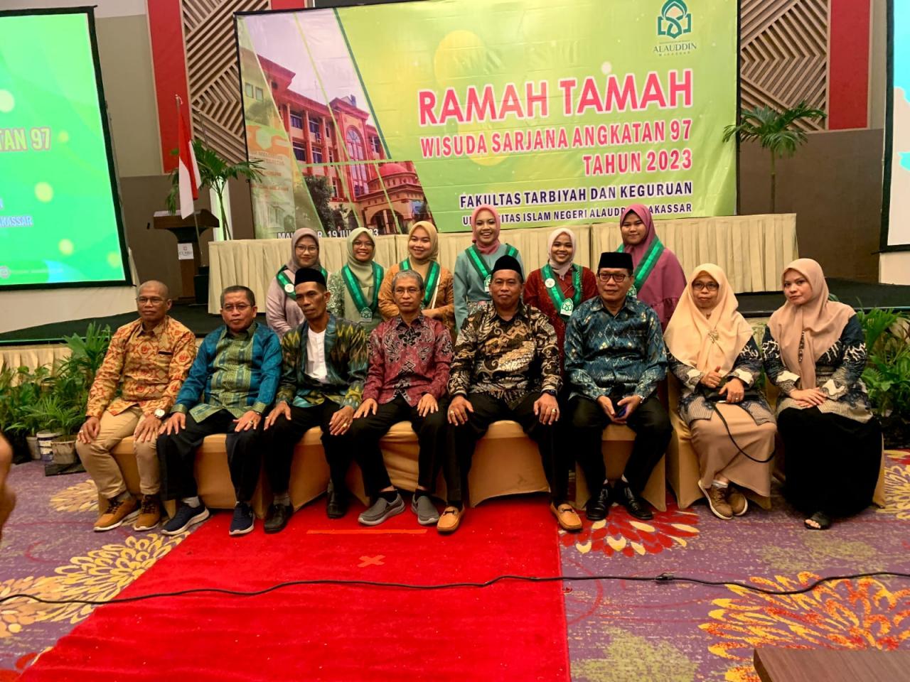 Gambar Prodi PBI UIN Alauddin Turut Kukuhkan Enam Alumni Baru