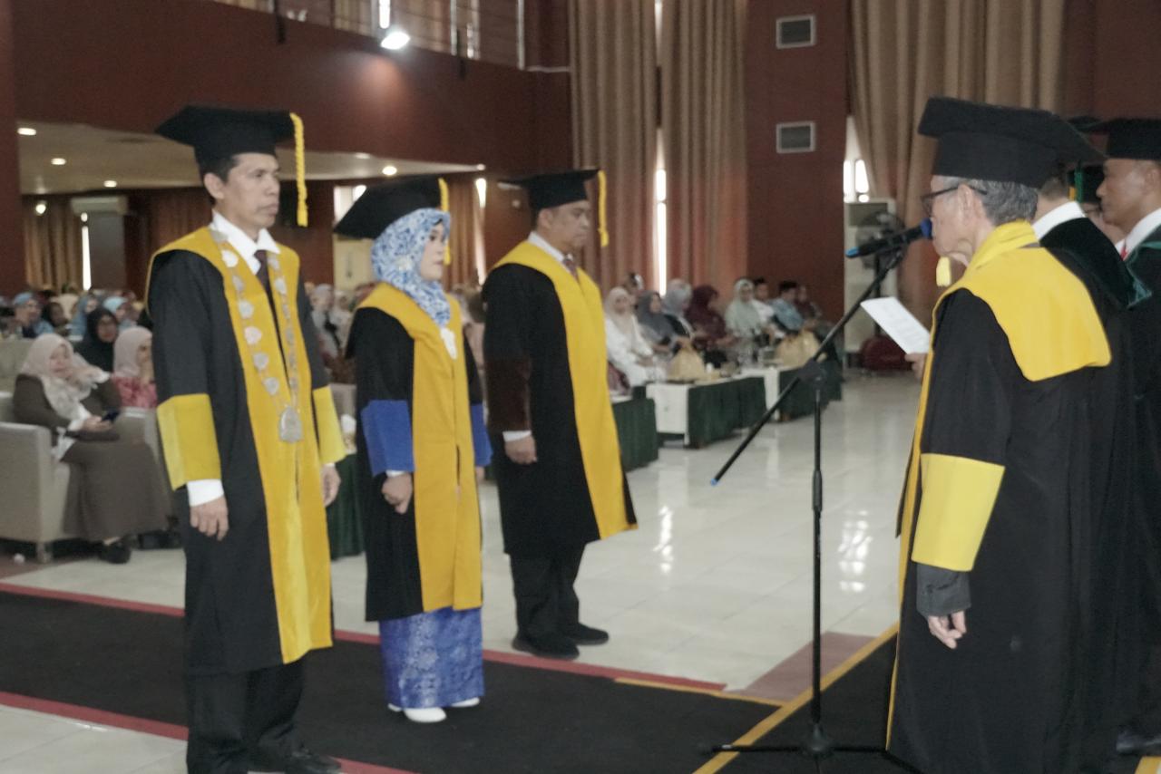 Gambar Prof Hafsan, Prof Suhufi dan Prof Barsihannor Resmi DIkukuhkan Sebagai Guru Besar UIN Alauddin