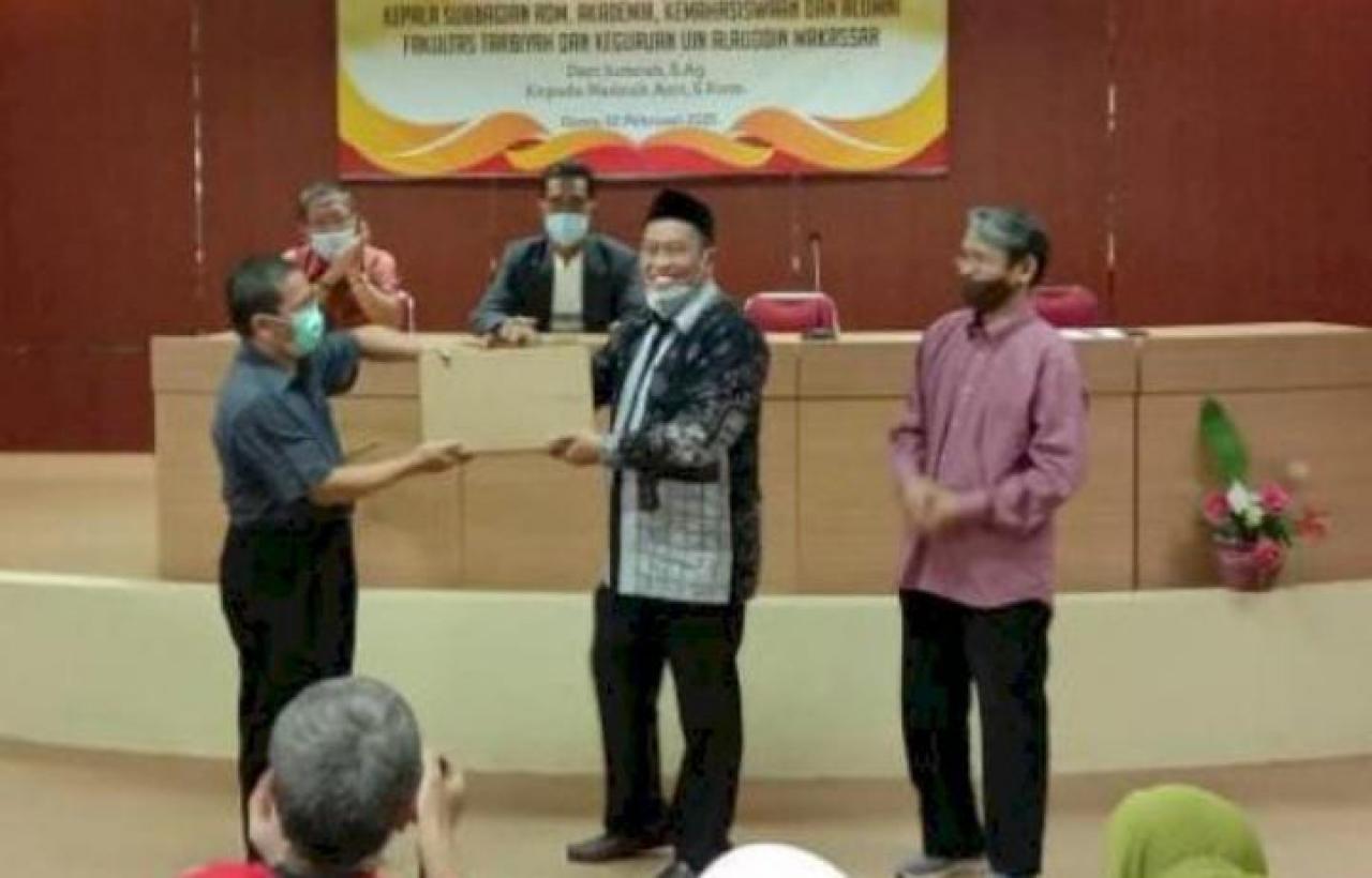 Gambar Raih Sinta 2, Dekan FTK UIN Alauddin Beri Reward Pengelola Jurnal Lentera Pendidikan