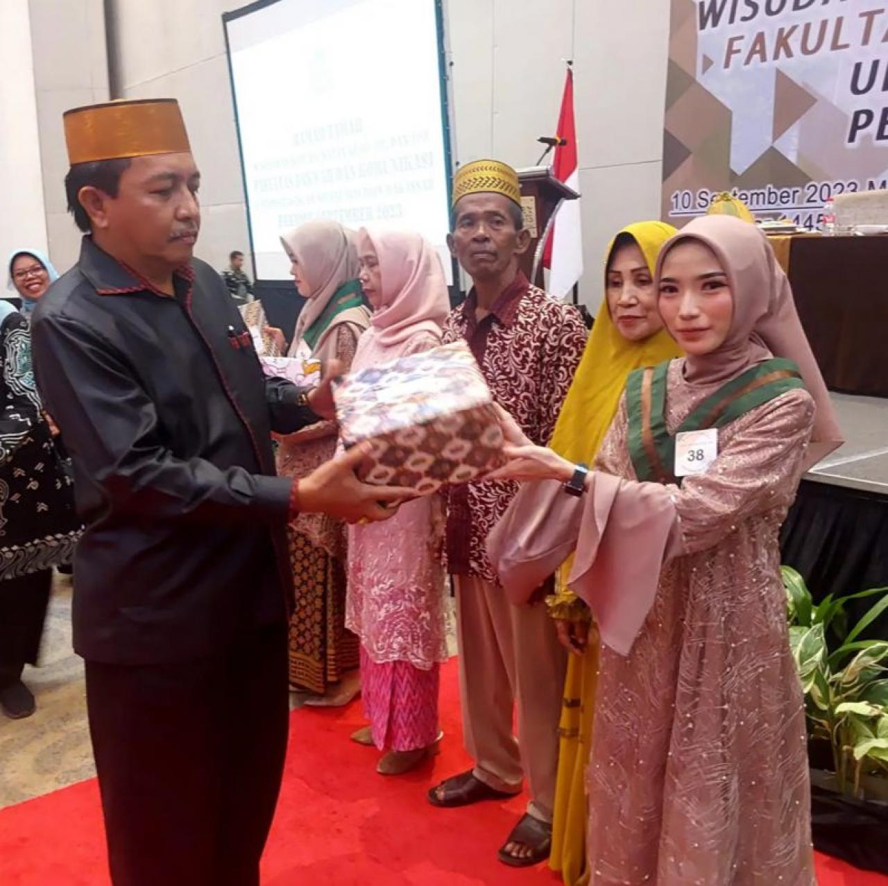 Gambar Ramah Tamah 3 Angkatan, FDK UIN Alauddin Beri Penghargaan Wisudawan Berprestasi