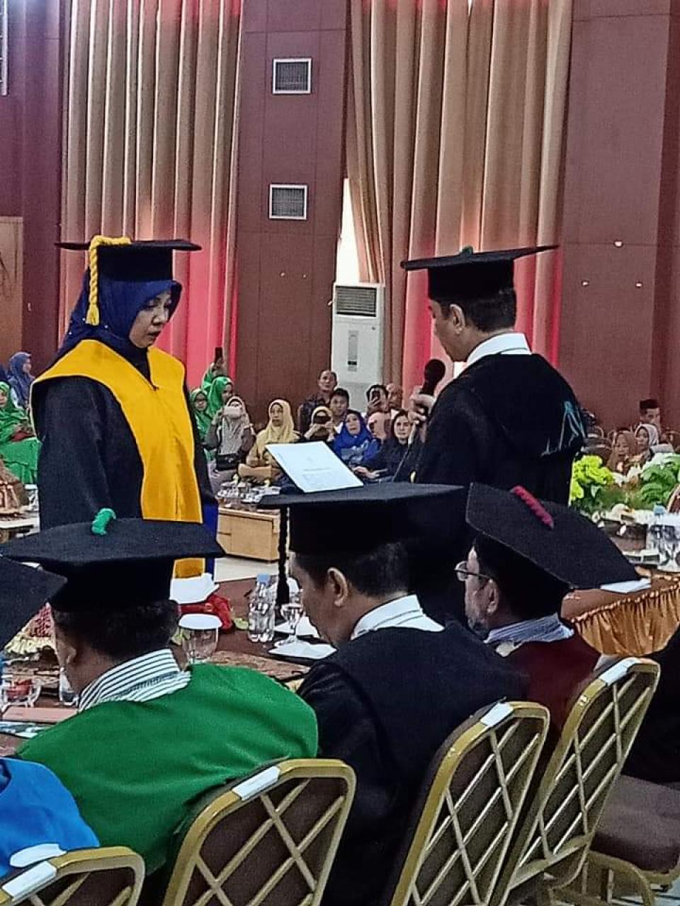 Gambar Rektor Mengukuhkan Prof. Dr. Wasilah sebagai Guru Besar Bidang Arsitektur