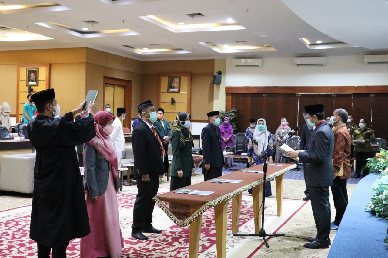 Gambar Rektor UIN Alauddin Lantik Pejabat Eselon IV dan Beri Penghargaan Pegawai Purnabakti