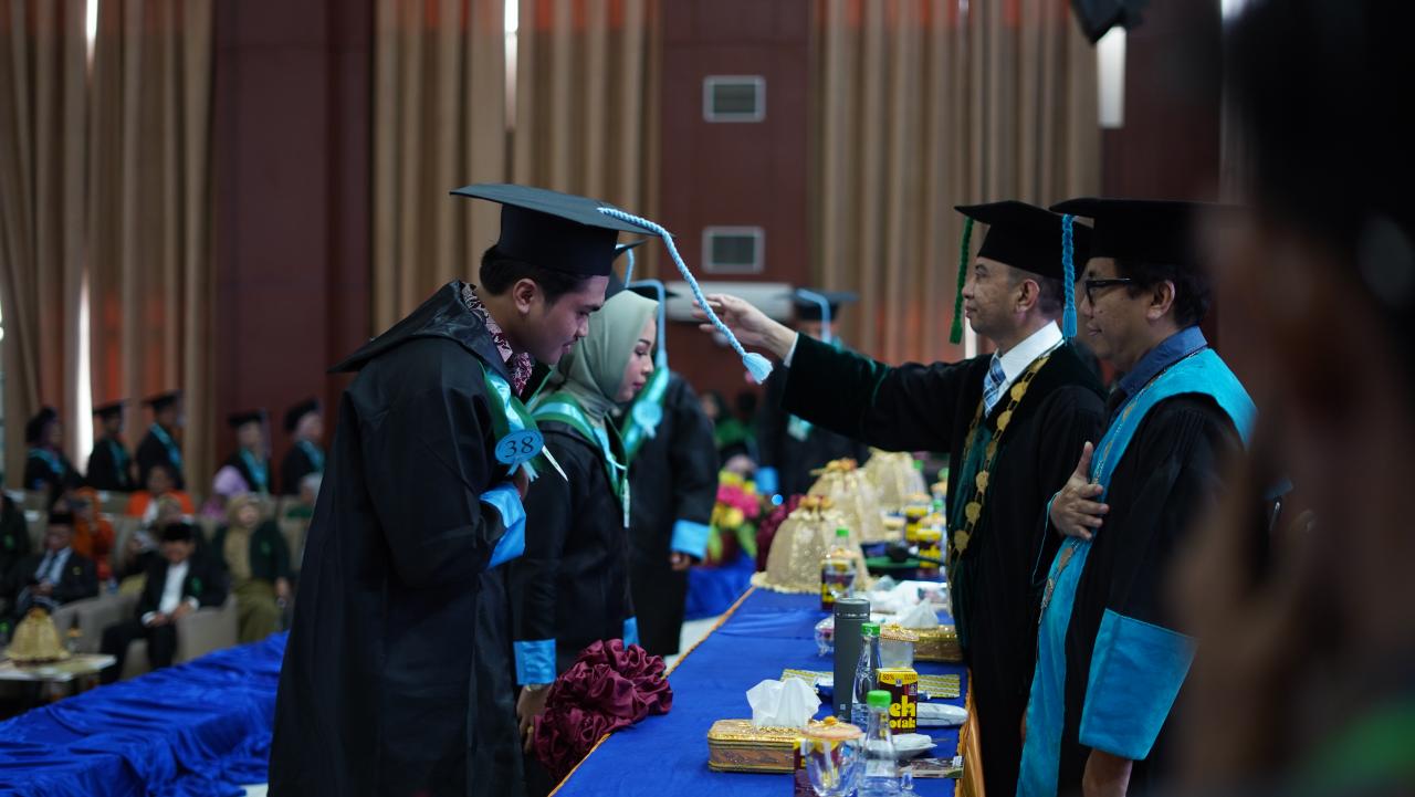 Gambar Rektor UIN Alauddin Makassar Ingatkan Wisudawan Jangan Jadi Sarjana Setengah-Setengah