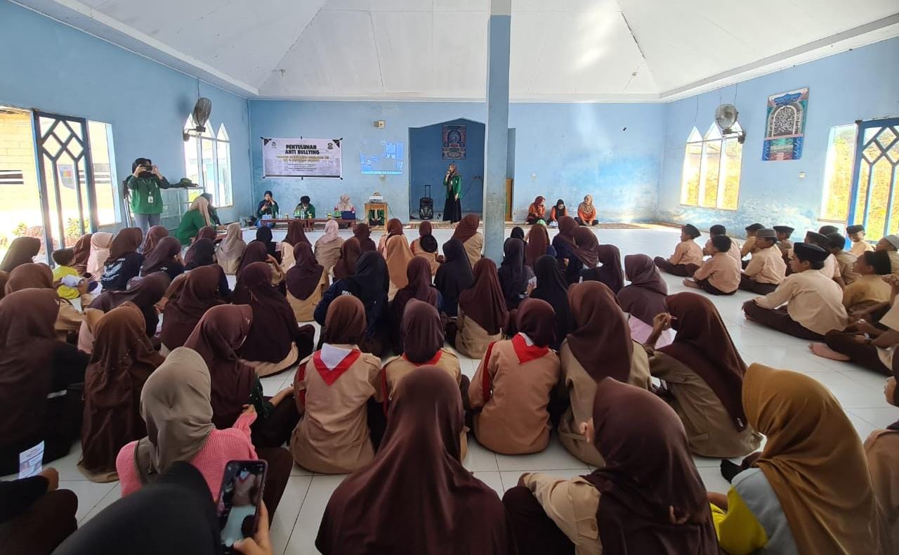 Gambar Sasar Siswa Sekolah Menengah, Mahasiswa KKN UIN Alauddin Sosialisasi Anti Bullying