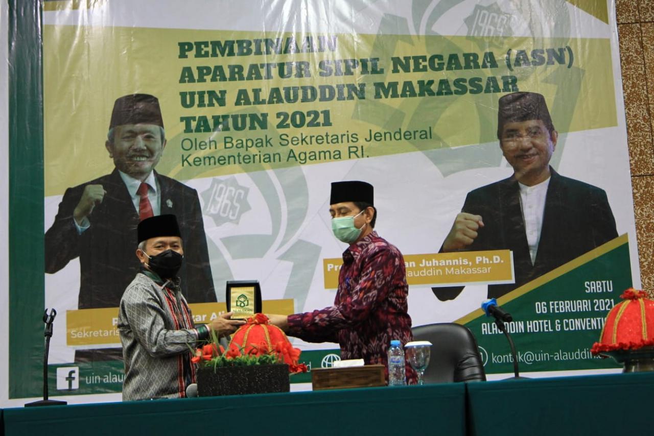 Gambar Sekjen Kemenag RI Sampaikan Materi Pembinaan ASN di UIN Alauddin Makassar
