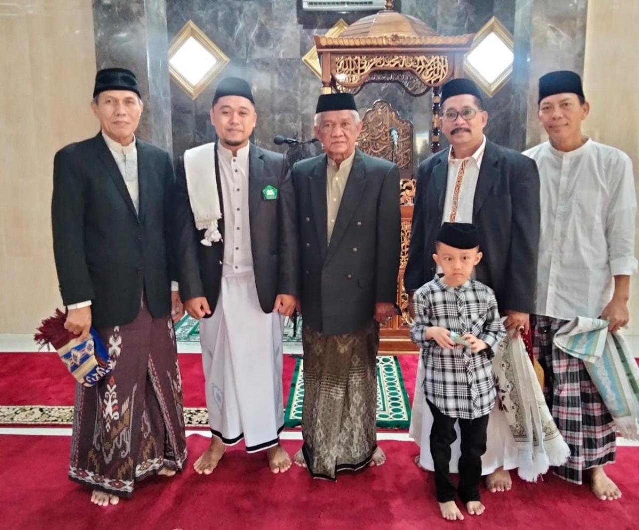 Gambar Sekretaris Prodi Ilmu Perpustakaan Jadi Khatib Idul Adha di Masjid Nurul Ittihad Makassar