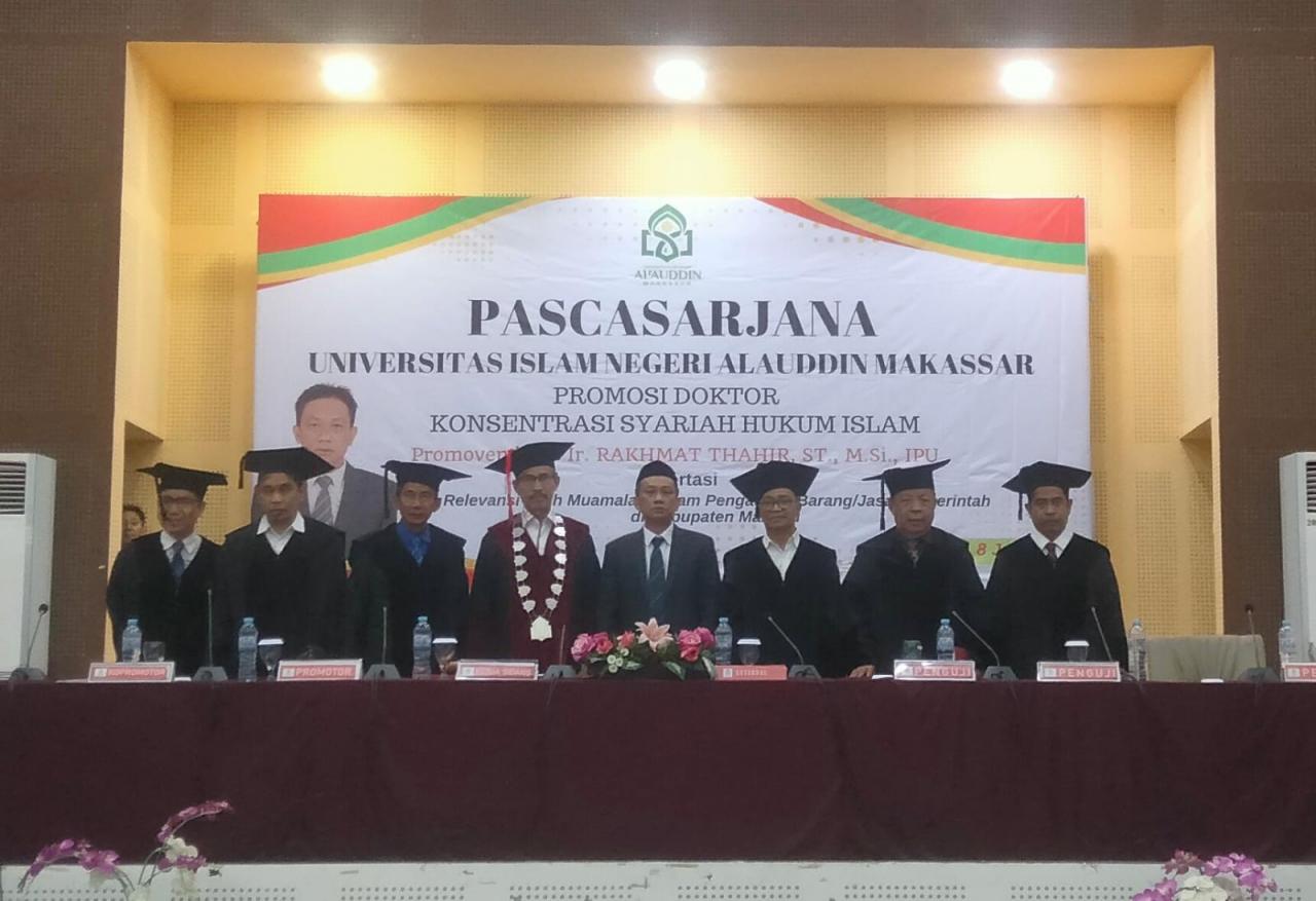 Gambar Sidang Promosi Doktor Rakhmat Thahir, Kaji Pengadaan Barang/Jasa Pemerintah Kabupaten Mamaju