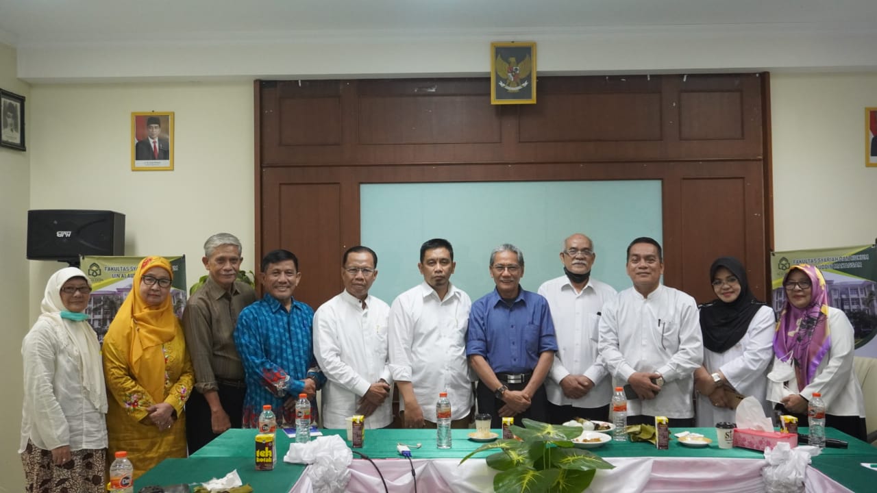 Gambar Terima Kunjungan Angkatan 1976, Dekan FSH UIN Alauddin: Kontribusi Alumni Sangat Penting