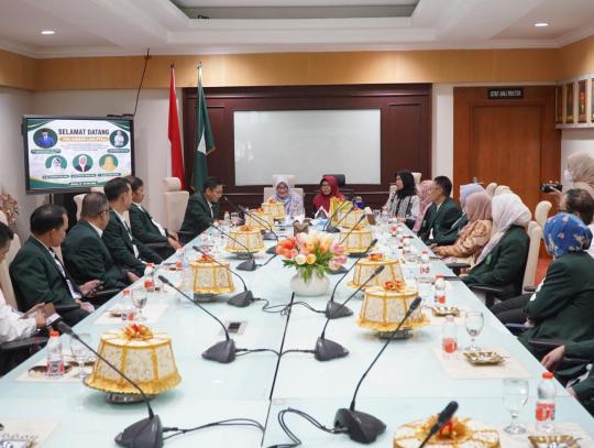 Rektor UIN Alauddin Sambut Asesor LAM-PTKes Prodi Kebidanan dan Profesi Bidan