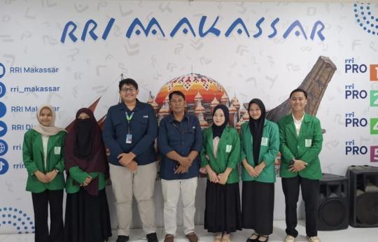 Mahasiswa Ilmu Komunikasi UIN Alauddin Dalami Praktik Kehumasan di RRI Makassar