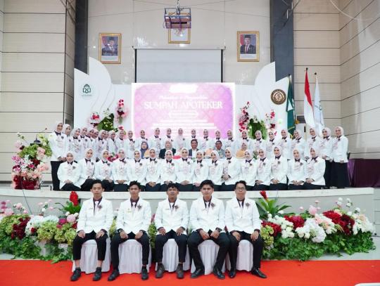 48 Apoteker Baru UIN Alauddin, Rektor Tekankan Integritas Profesi
