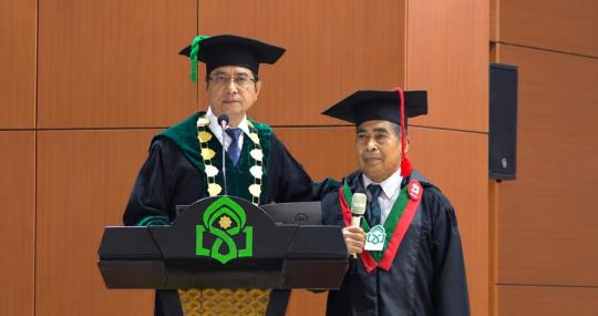 Abdul Mannang Raih Gelar Doktor di Usia 71 Tahun, Jadi Wisudawan Tertua UIN Alauddin