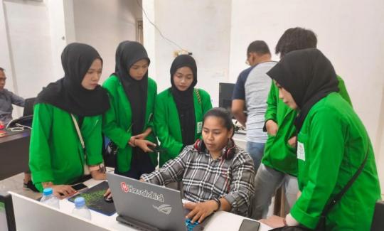 Mahasiswa Ilmu Komunikasi UIN Alauddin Bedah Kerja Media Digital di Herald Sulsel