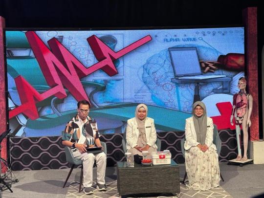 Dua Dosen Farmasi FKIK UIN Alauddin Makassar Jadi Narasumber Edukasi Isi Kotak P3K di TVRI Sulsel