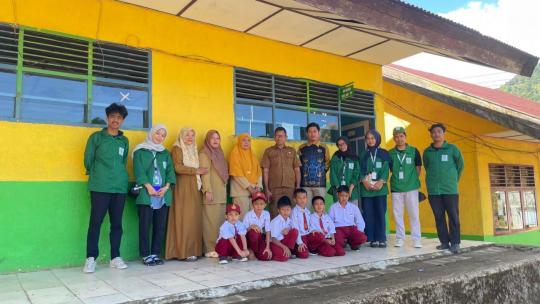 Mahasiswa KKN UIN Alauddin Hidupkan Pembelajaran Kreatif Lewat Sekolah Rakyat Cerdas di Barru