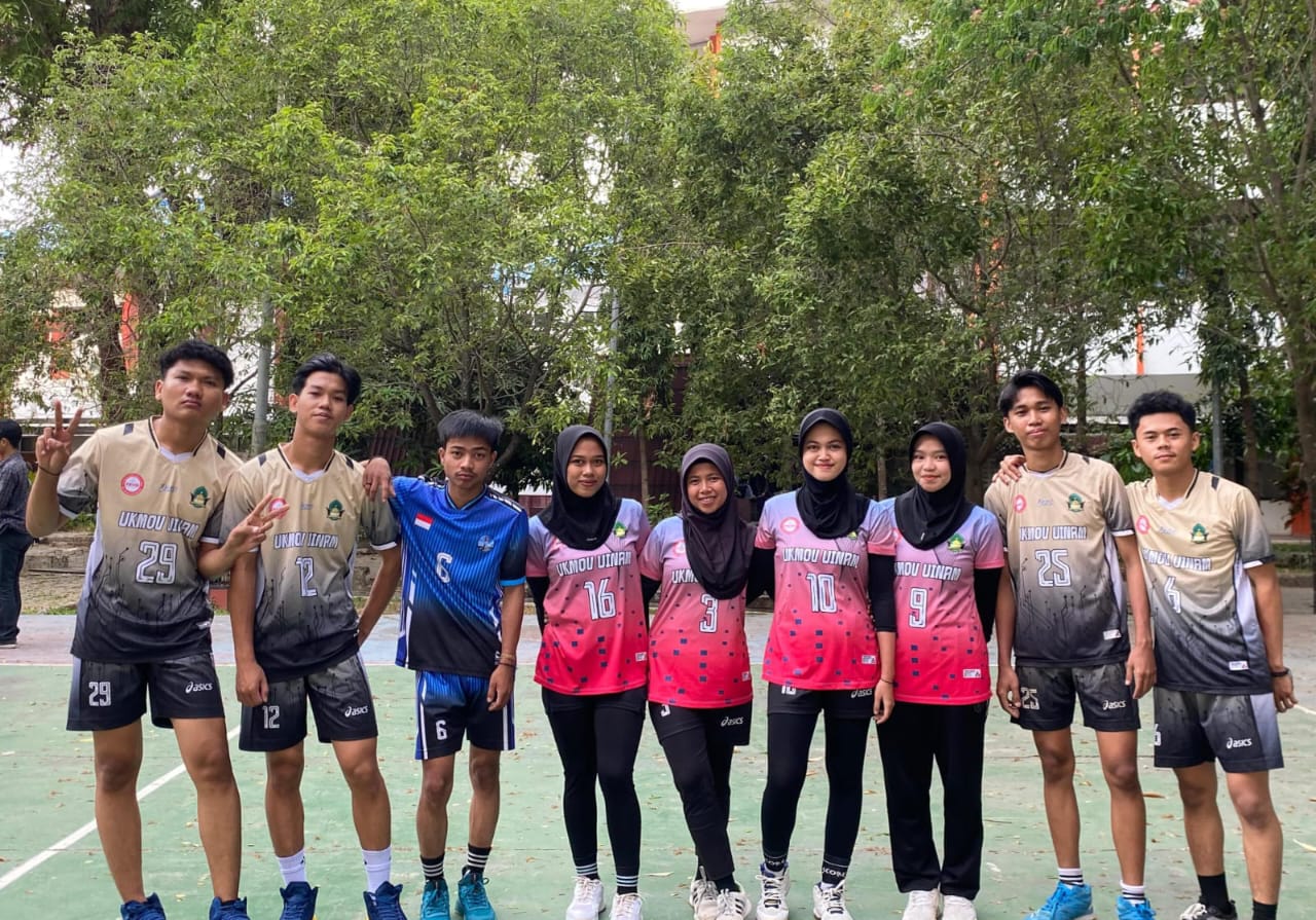 Gambar Tiga Mahasiswa FAH Wakili UKM Volly UIN Alauddin Pada Lomba Volly di UNM