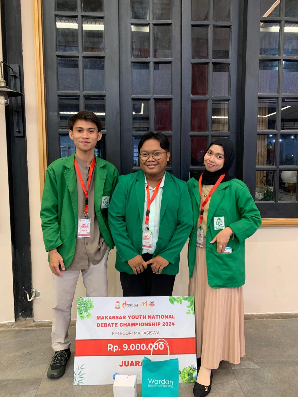 Gambar Tiga Mahasiswa UIN Alauddin Berhasil Sabet Juara Dua Lomba Debat Tingkat Nasional