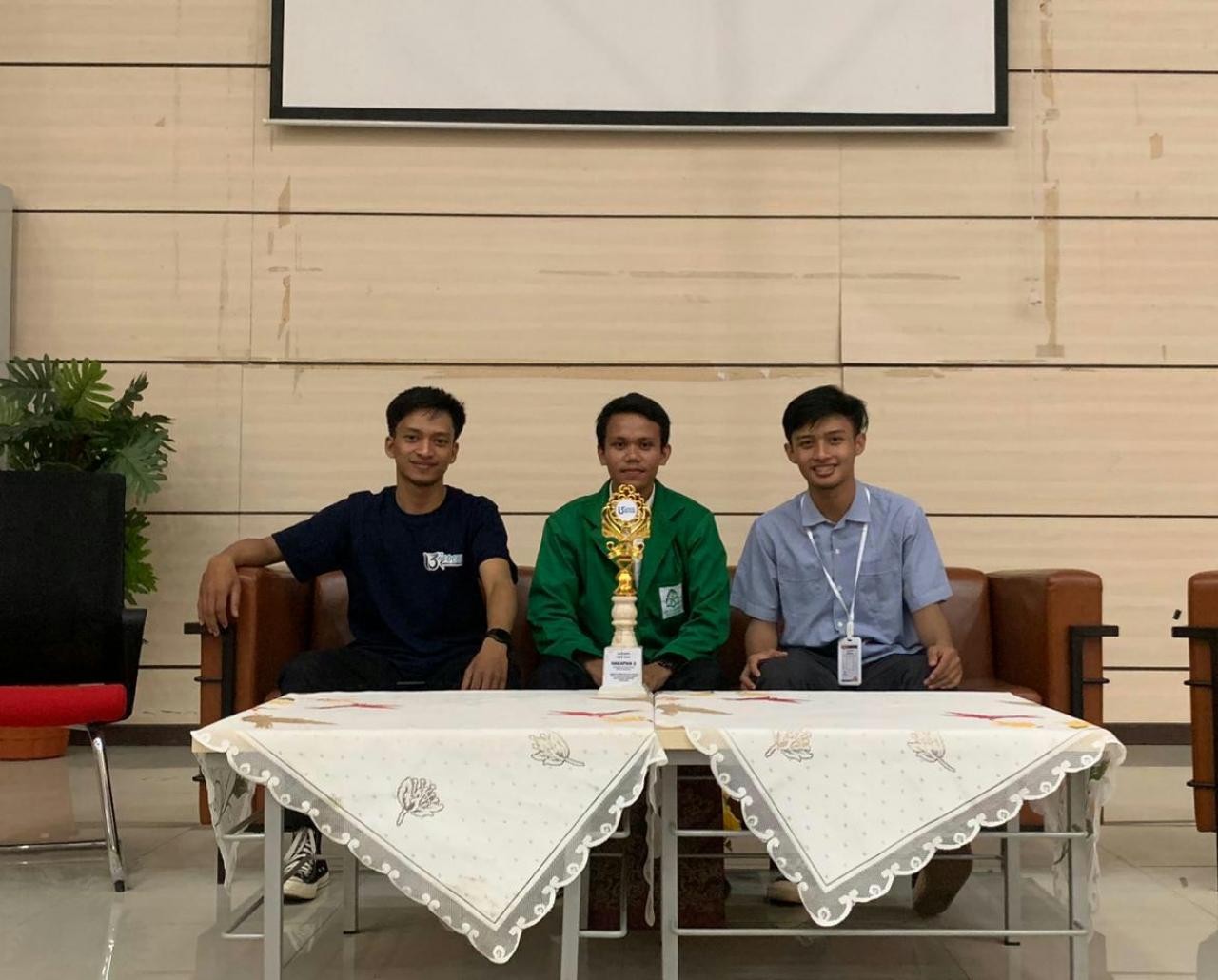 Gambar Tiga Mahasiswa UIN Alauddin Juara Harapan III di Forkeis Celebration
