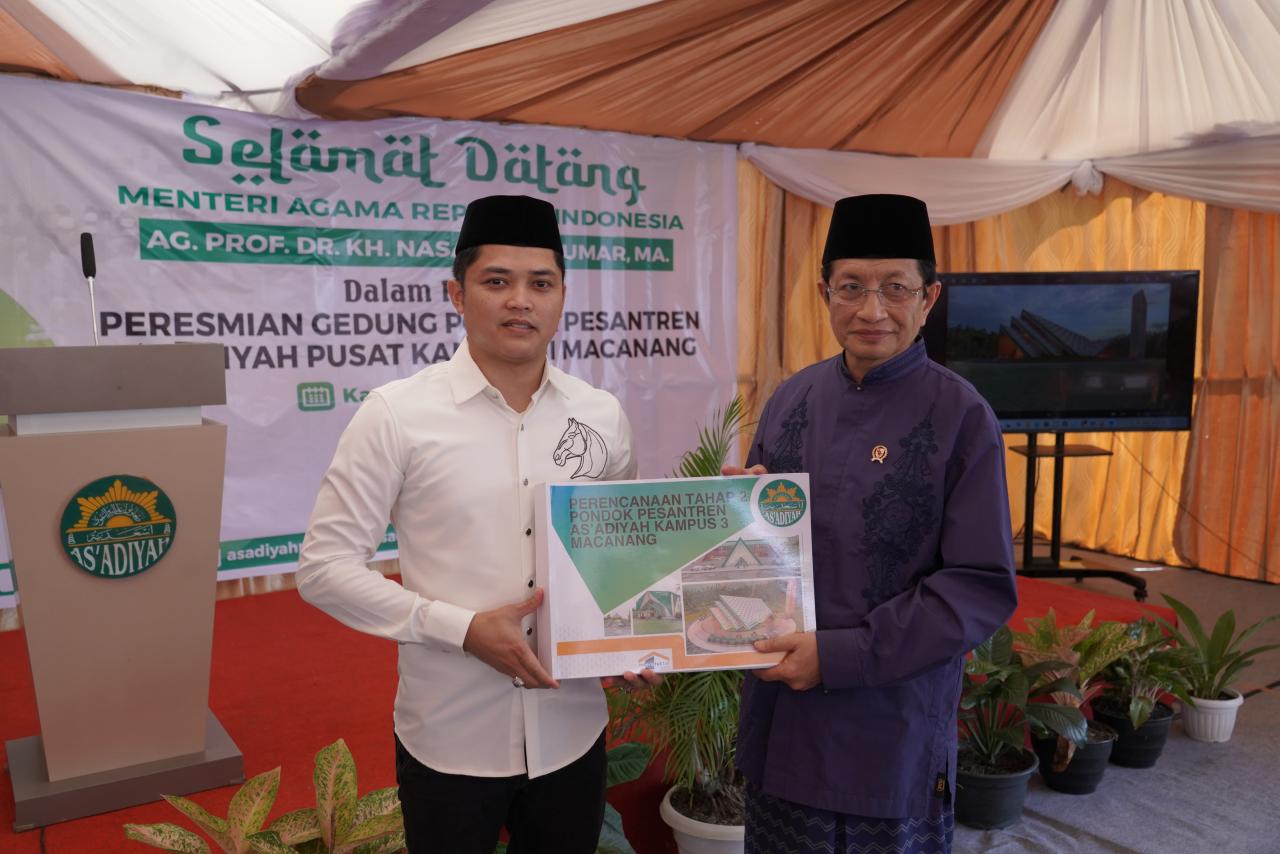Gambar Tim Arsitektur, WD III FST Serahkan Perencanaan Tahap 2 Ponpes As'Adiyah ke Mentri Agama RI