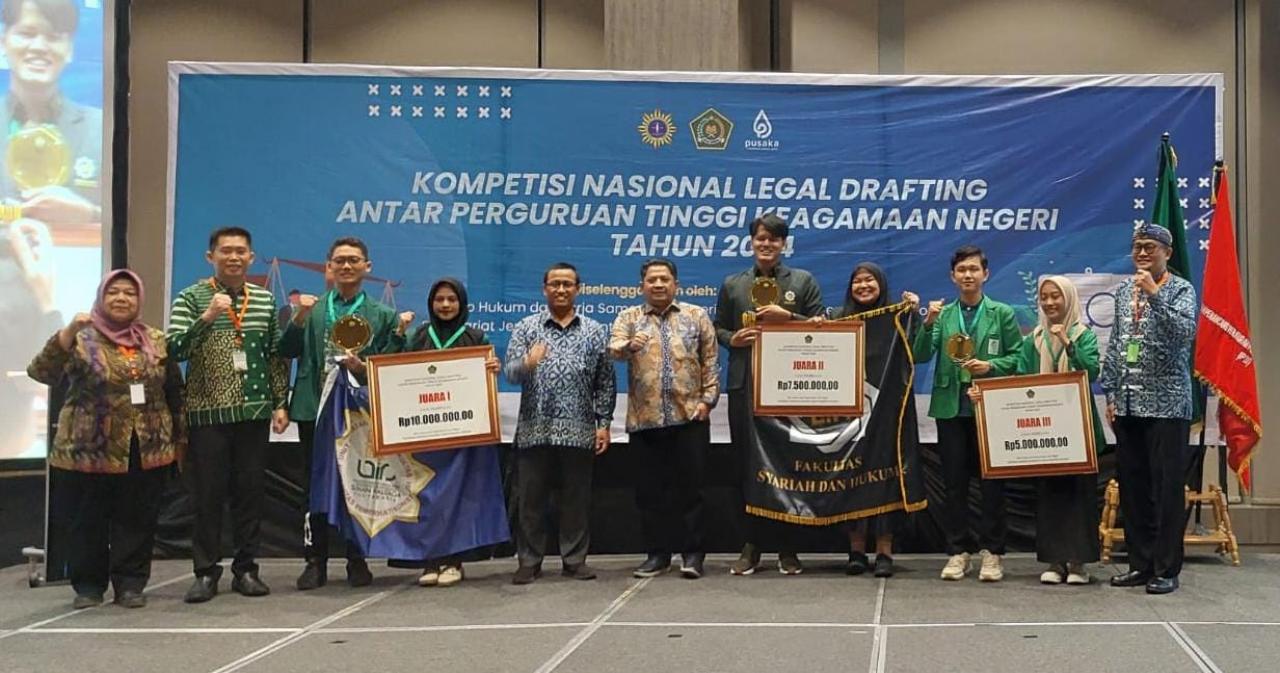 Gambar Tim Delegasi UIN Alauddin Sabet Juara 3 di Kompetisi Nasional Legal Drafting Antar PTKIN