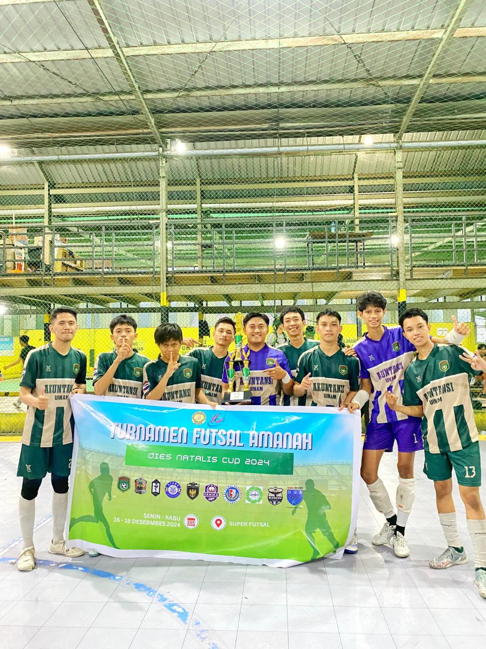 Gambar Tim Futsal Mahasiswa Prodi Akuntansi UIN Alauddin Juara I Turnamen Futsal Amanah 2024