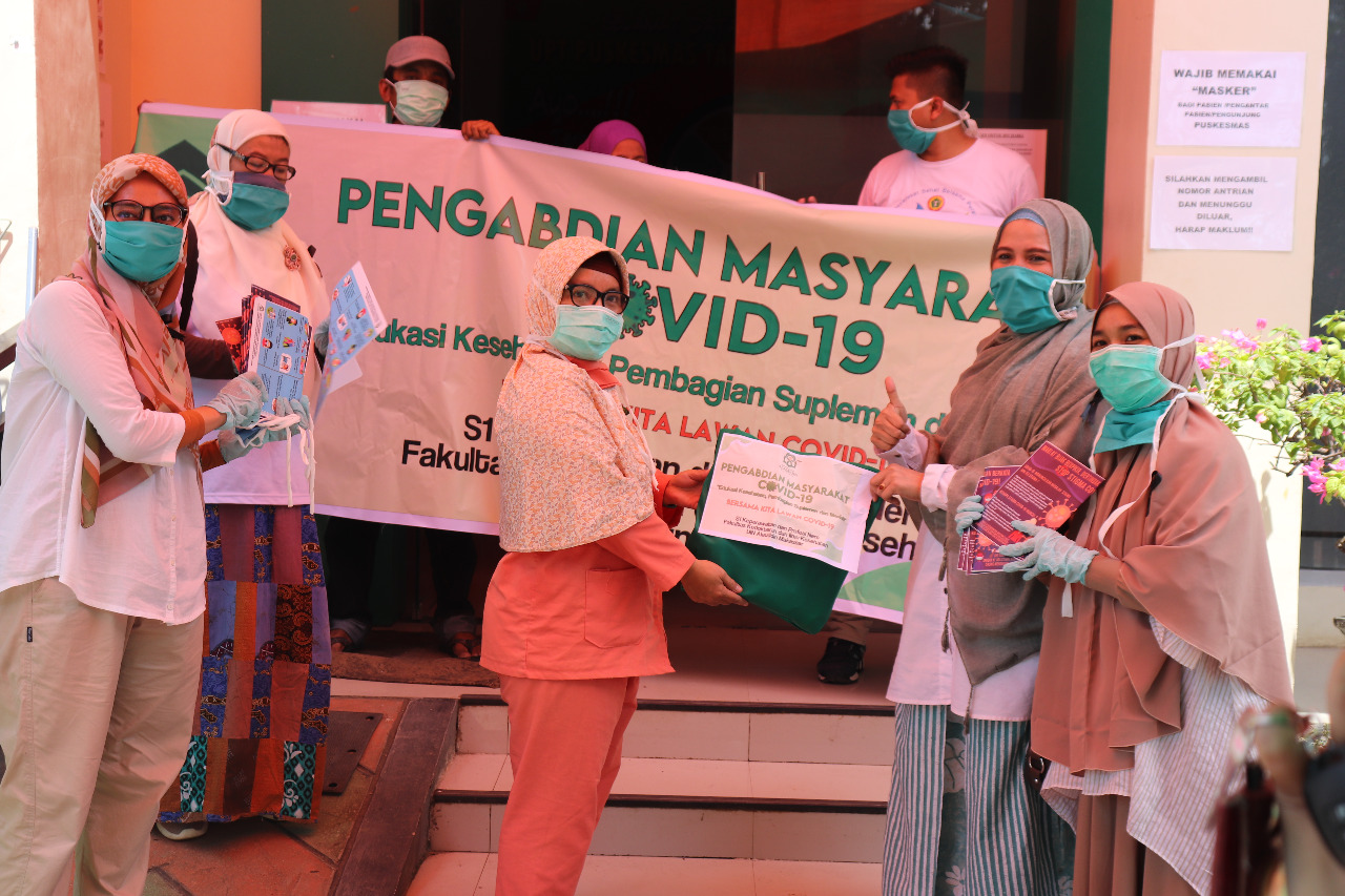 Gambar FKIK UIN Alauddin bagi Masker Gratis ke Tenaga Medis dan Warga