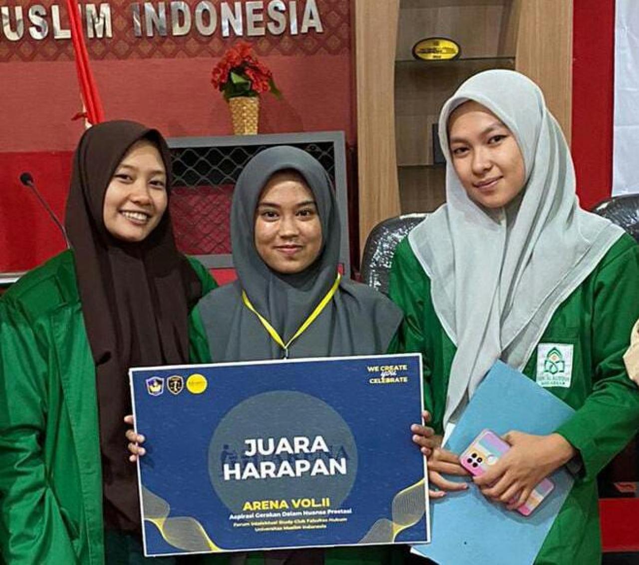 Gambar Tim LDRH UIN Alauddin Juara Harapan I Debat Konstitusi Arena Vol II di UMI