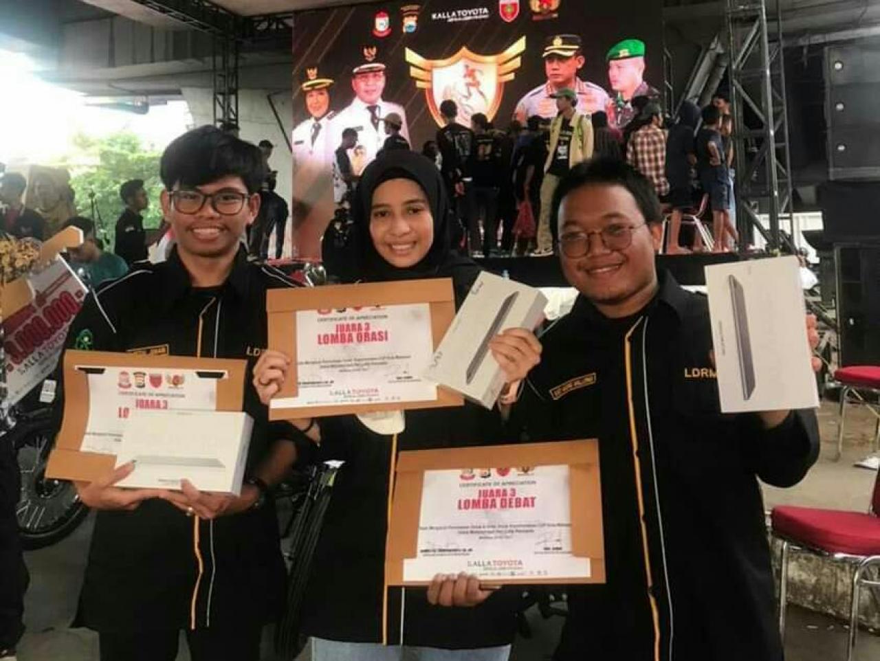Gambar Tim LDRH UIN Alauddin Juara III dan Best Speaker Debat Gema Pancasila se-Sulsel