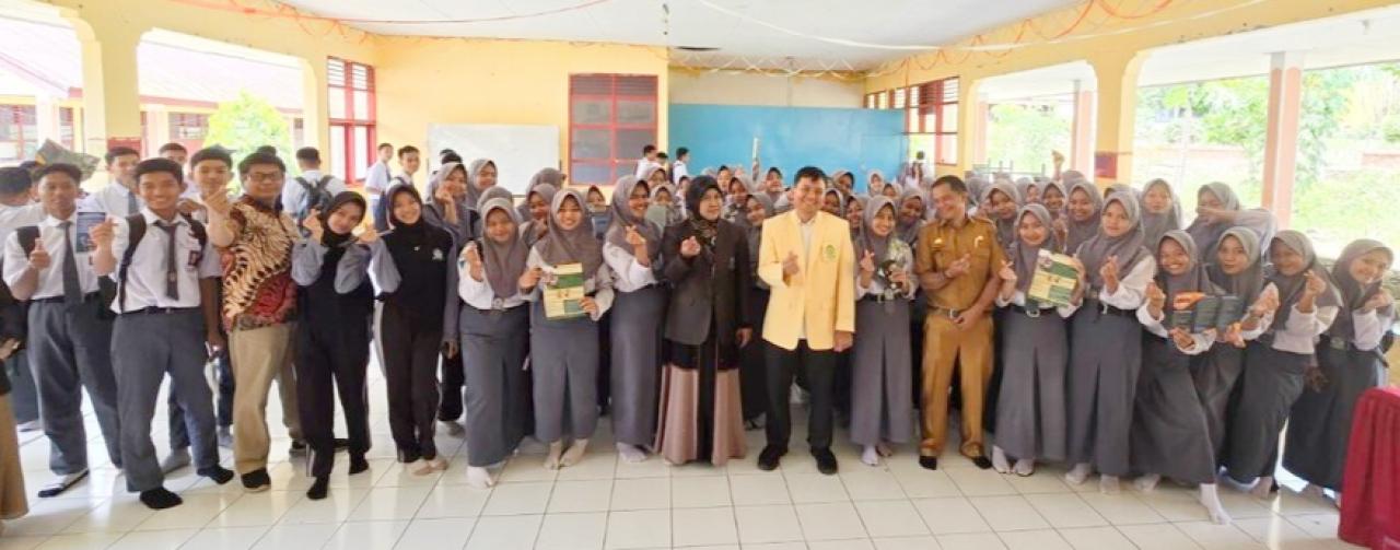 Gambar Tim Sosialisasi UIN Alauddin Sasar 13 SMA Sederajat di Soppeng dan Wajo
