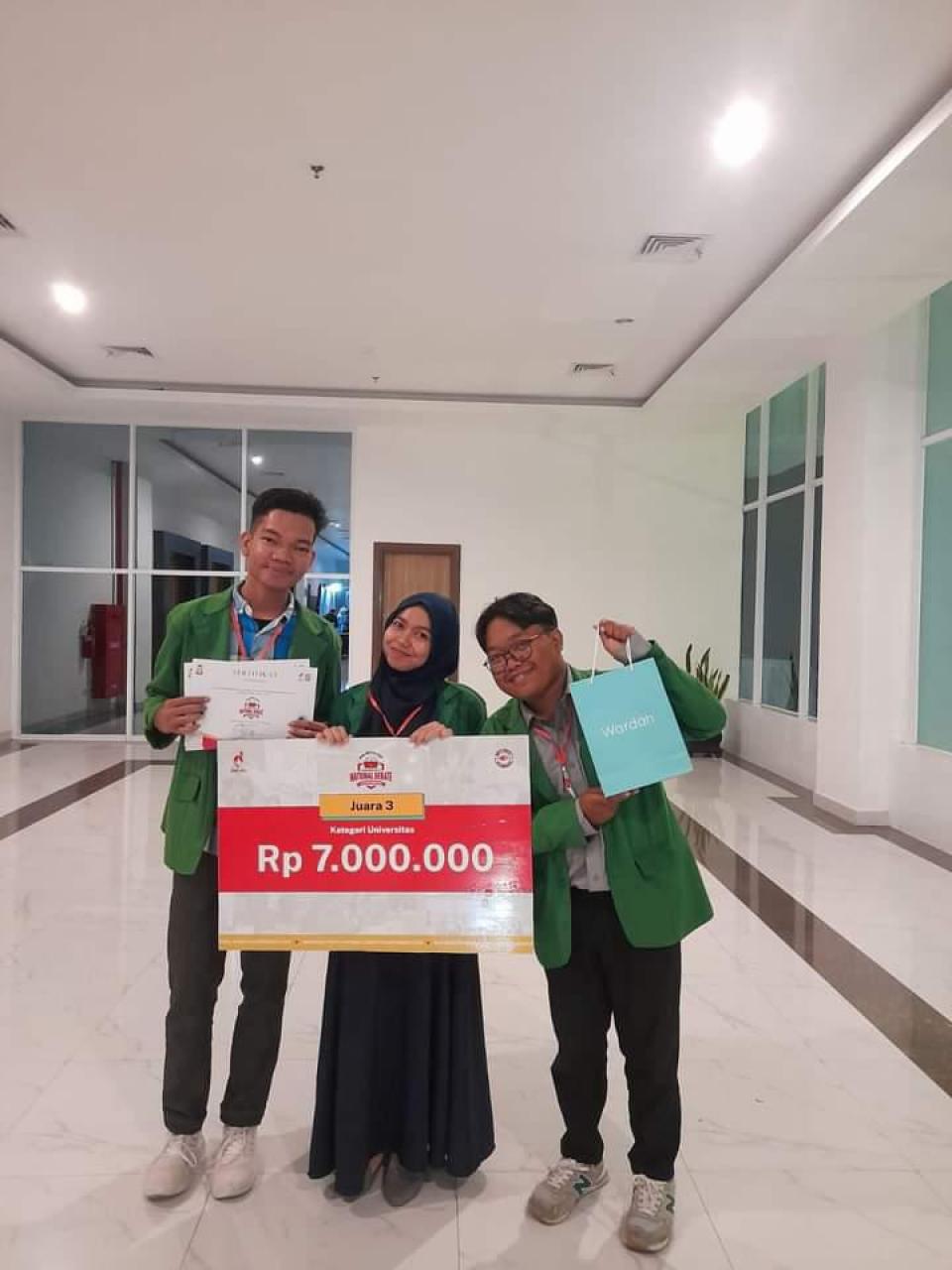 Gambar Tim UIN Alauddin Juara III di Makassar Youth Nasional Debate Championship