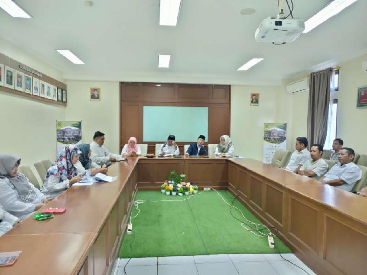 Gambar Tingkatkan Mutu Pelayanan, Pimpinan FSH Gelar Rapat Koordinasi