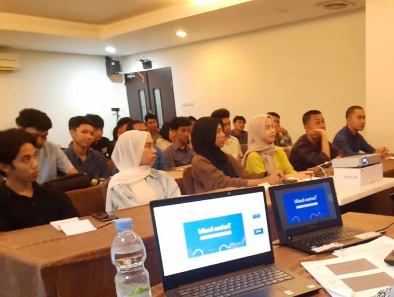 Gambar Tingkatkan Seni Komunikasi, Mahasiswa Ekonomi Islam UIN Alauddin Belajar Presentase Efektif