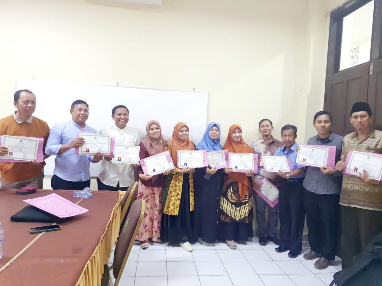 Gambar Tujuh Dosen FSH UIN Alauddin Terima Sertifikasi Dosen Tahun 2023